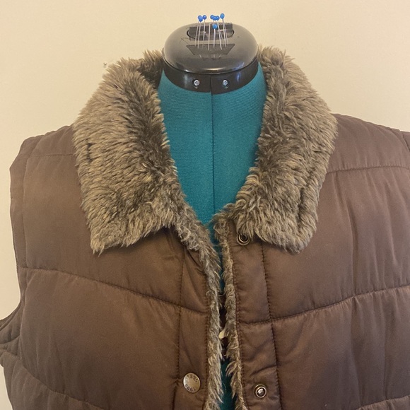 XL brown vest with faux fur neckline and adjustable waist option - Picture 2 of 7